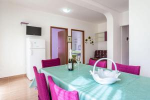 Telewizja i/lub zestaw kina domowego w obiekcie Apartments Nada