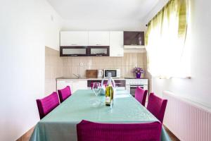 Kuchnia lub aneks kuchenny w obiekcie Apartments Nada