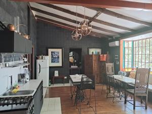 Dapur atau dapur kecil di Full moon house