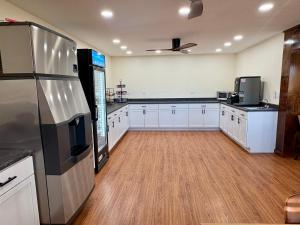 Galeriebild der Unterkunft Americas Best Value Inn Wall in Wall