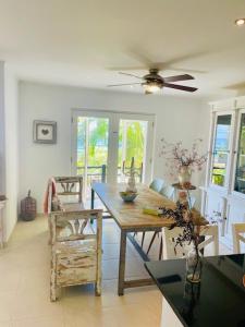 a dining room with a table and a ceiling fan at Luxury Oceanfront Elegancia in Kralendijk