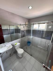 Koupelna v ubytování Lakandiwa Tourist Inn + 27 fotografií