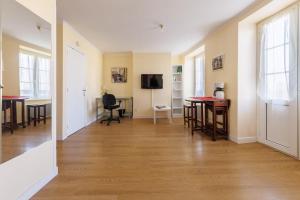 Μια τηλεόραση ή/και κέντρο ψυχαγωγίας στο Le Thermal Tonic - Balcon - Central - Wifi +9 φωτογραφίες