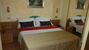 Postel nebo postele na pokoji v ubytování Hotel Chopin