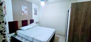 Postel nebo postele na pokoji v ubytování QUARTO para casal com BANHEIRO COMPARTILHADO