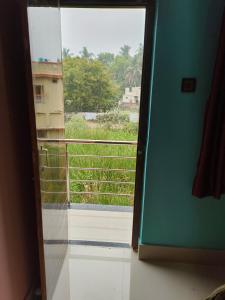 Aditya Guest House的阳台或露台