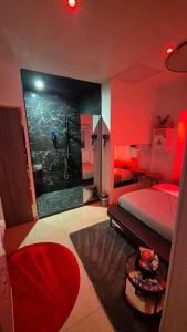 Posteľ alebo postele v izbe v ubytovaní Lyon superbe jacuzzi vue sur jardin