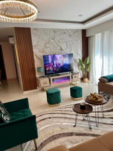 Μια τηλεόραση ή/και κέντρο ψυχαγωγίας στο Aquanique apartment - Great luxury