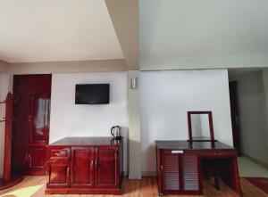 TV a/nebo společenská místnost v ubytování Indochina Airport Hotel Ha Noi + 35 fotografií