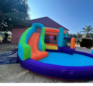 Ο χώρος παιχνιδιού για παιδιά στο Homestay Ayah