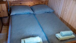 Posteľ alebo postele v izbe v ubytovaní Romantic Jacuzzi Hideaway near Hévíz