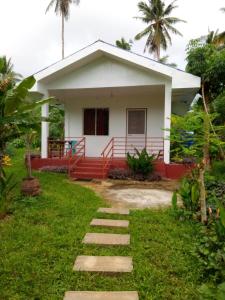 Zahrada ubytování Bayay ni Nanay Bed & Breakfast in Magpupungko Beach Road