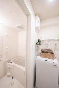 Koupelna v ubytování Hie Apartment + 72 fotografií