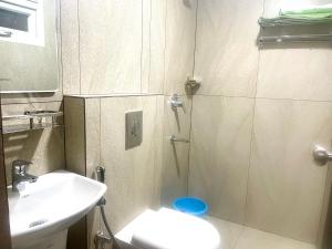 Ένα μπάνιο στο Luxury Studio Apartment +7 φωτογραφίες