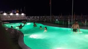 Πισίνα στο ή κοντά στο Hotel Lara