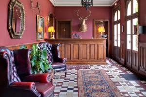 The lobby or reception area at Le Pavillon De Gouffern