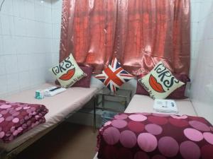 Katil atau katil-katil dalam bilik di Manhattan Guesthouse