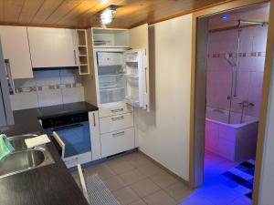 Η κουζίνα ή μικρή κουζίνα στο Ferienwohnung Haus Mühlebach