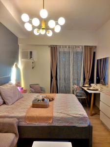 Postel nebo postele na pokoji v ubytování Vinia Residences by Filinvest