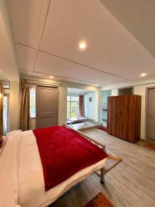 Eevolve Dharamkot - An Eco Hostel客房内的一张或多张床位