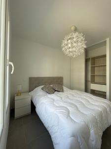 Ένα ή περισσότερα κρεβάτια σε δωμάτιο στο Appartement Solaro, plage à 100m