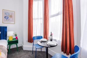 a room with a table and chairs and a window at Jephsons Lodge Studio 1 - Free Parking, WiFi, Netflix in Leamington Spa