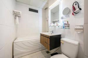 Ένα μπάνιο στο A25 Hotel - 30 An Dương