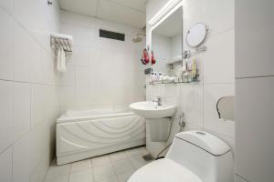 Ένα μπάνιο στο A25 Hotel - 30 An Dương