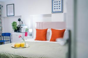 Ένα ή περισσότερα κρεβάτια σε δωμάτιο στο Jephsons Lodge Studio 4 - Free Parking, Netflix & Prime +17 φωτογραφίες
