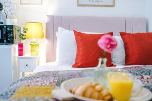 a table with a plate of food on a bed at Jephsons Lodge Studio 7 - Town Centre, WiFi, Free Disney & Prime in Leamington Spa
