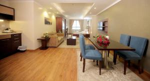 Köök või kööginurk majutusasutuses Cairo Taj Hotels & Suites - Dokki