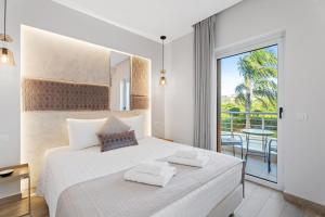Posteľ alebo postele v izbe v ubytovaní Frunze Luxury Apartments + 37 fotografií