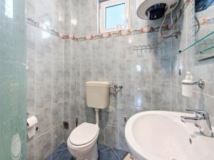 Fotografie z fotogalerie ubytování Homely Apartment in Vir with Balcony v destinaci Vir