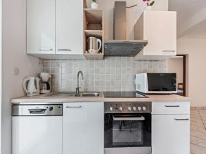 Fotografie z fotogalerie ubytování Homely Apartment in Vir with Balcony v destinaci Vir