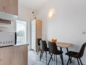 Fotografie z fotogalerie ubytování Homely Apartment in Vir with Balcony v destinaci Vir