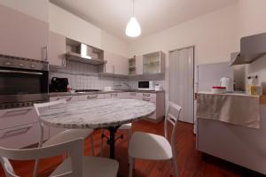 Kuchyň nebo kuchyňský kout v ubytování La Casina Di Monica