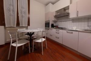 Kuchyň nebo kuchyňský kout v ubytování La Casina Di Monica + 2 fotografie