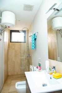 Bilik mandi di Knightsbridge Apartment K10
