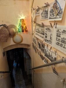 シュトルペンにあるGästehaus Locanda al Castello Stolpenの塀の廊下