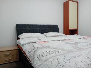 Giường trong phòng chung tại Apartman Knežević