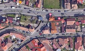 El barrio en el que está el hotel o un barrio cercano