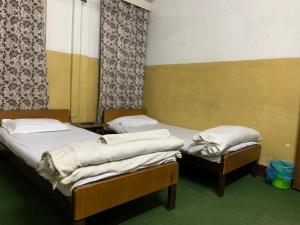 Postel nebo postele na pokoji v ubytování Hotel Sports Pvt Ltd