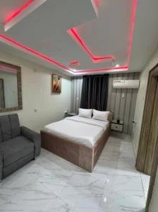 Llit o llits en una habitació de Iris Chen Hotel and Suites