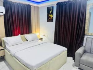 Llit o llits en una habitació de Iris Chen Hotel and Suites