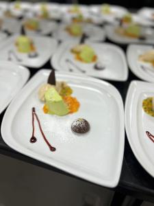 Makanan di atau berdekatan hotel