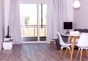 Un televizor și/sau centru de divertisment la 145 Meerblick Ferienwohnung