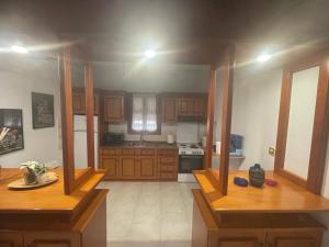 Η κουζίνα ή μικρή κουζίνα στο Ariana's apartment +16 φωτογραφίες