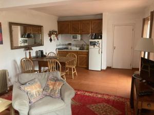 a living room with a couch and a kitchen at Cozy Country House near Beaches in Azoia