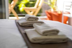 Voodi või voodid majutusasutuse Loveinsky Tel Aviv rooms toas +37 fotot