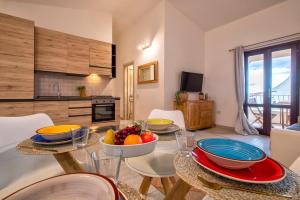 Køkken eller tekøkken på Luxury House San Teodoro Center + 6 billeder